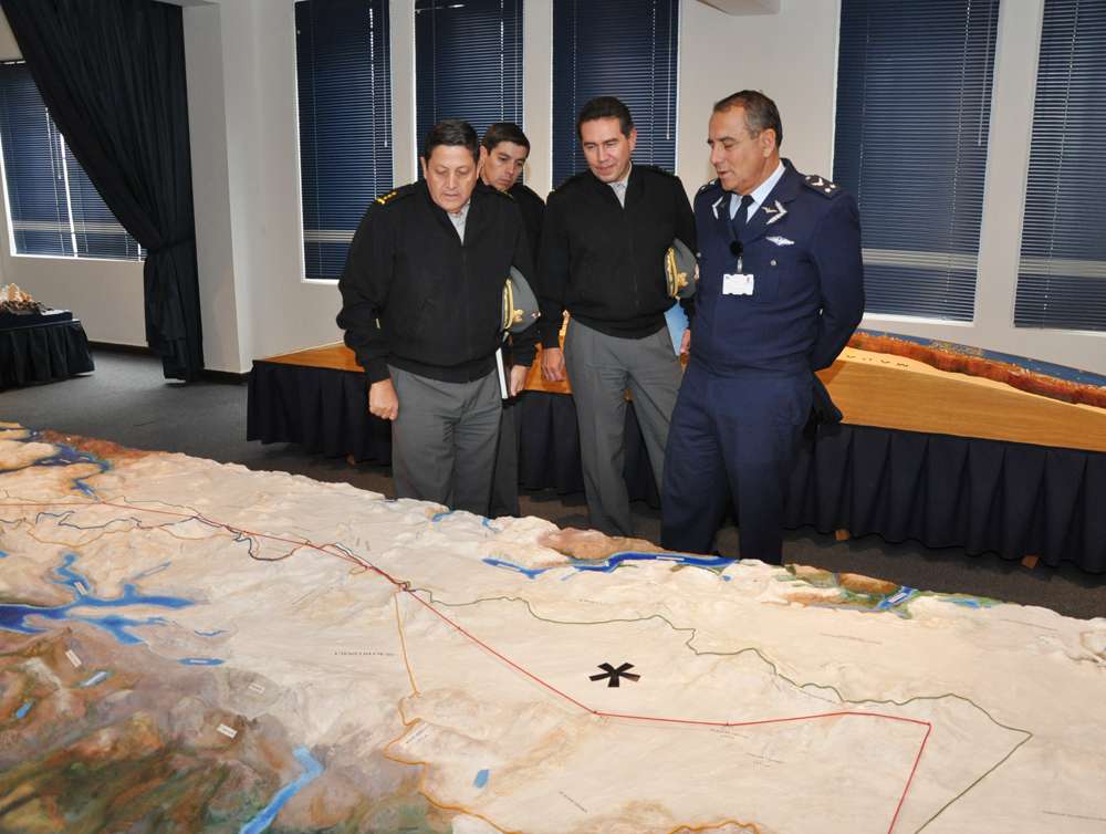 VISITA DE ALTO OFICIAL DEL EMCO AL IGM